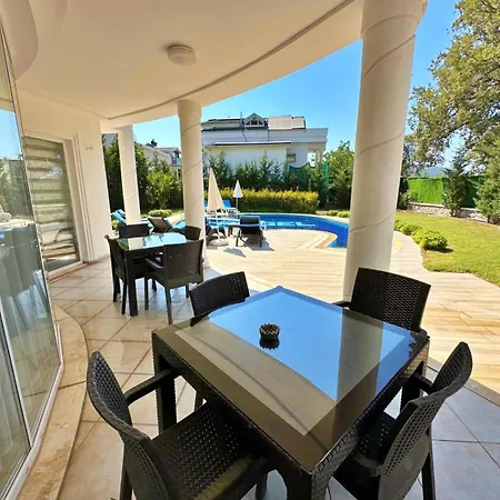 Angel Valley With Private Pool Near Hisaroenue