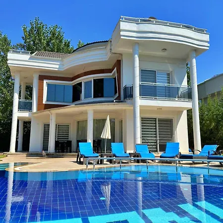 Valley - 4 Bedroom Private *