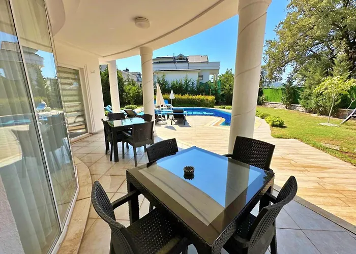 Valley - 4 Bedroom Private